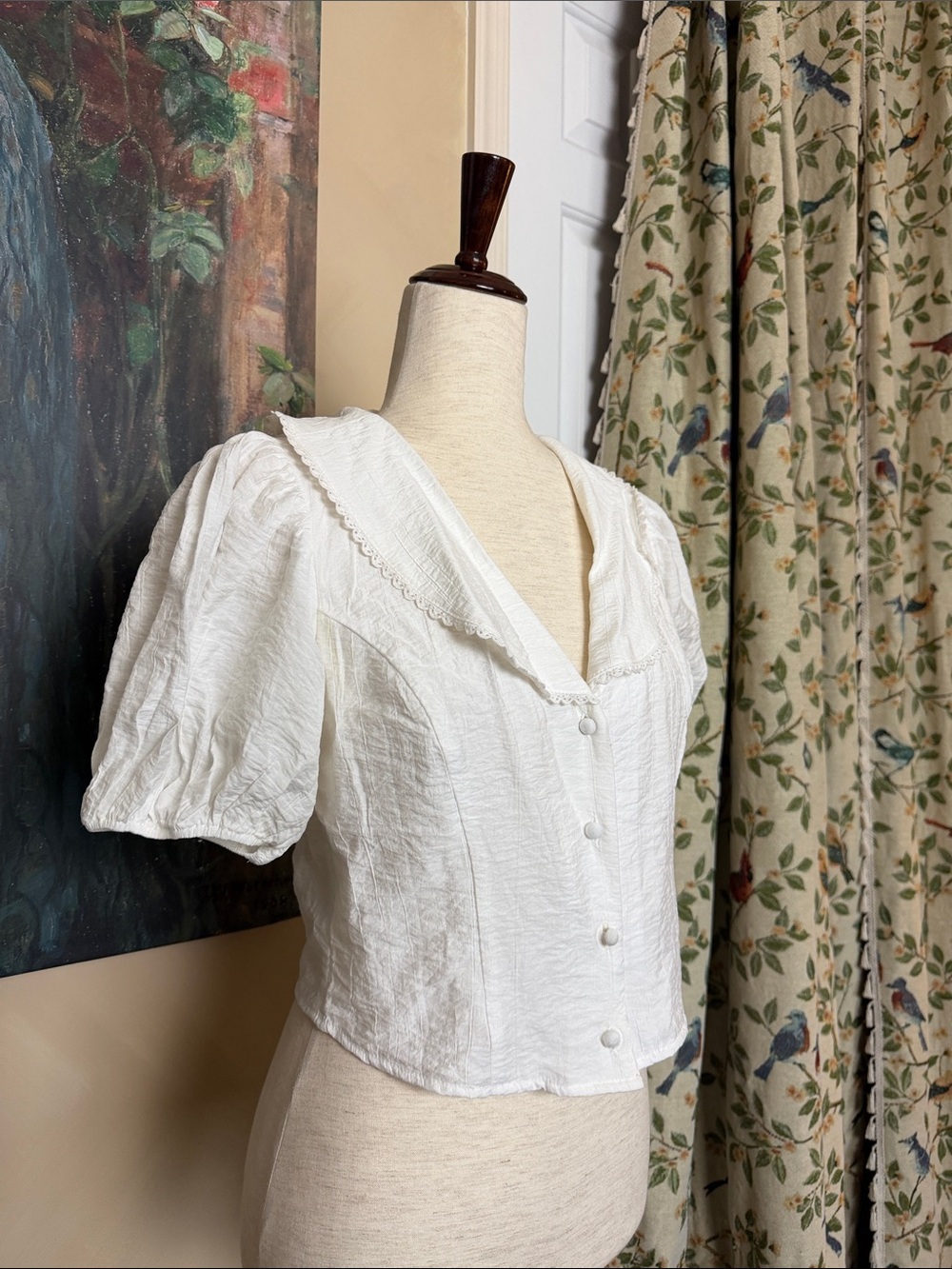 Women’s White Collared Button-Front Puff Sleeve Top - Picture 3 of 10